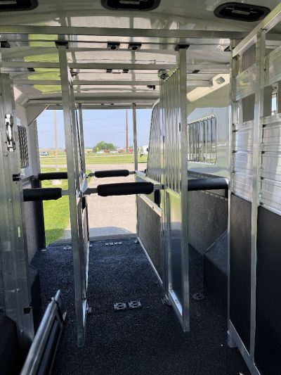 New 2027 4-Star Trailers 6-9 Horse Head to Head Horse Trailer