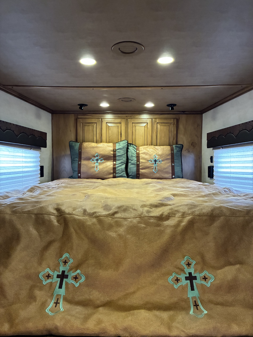 Used 2014 Cimarron Trailers 3H 17' Trail Boss LQ Horse Trailer