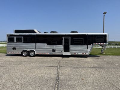 Used 2014 Cimarron Trailers 3H 17' Trail Boss LQ Horse Trailer