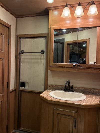Used 2014 Cimarron Trailers 3H 17' Trail Boss LQ Horse Trailer