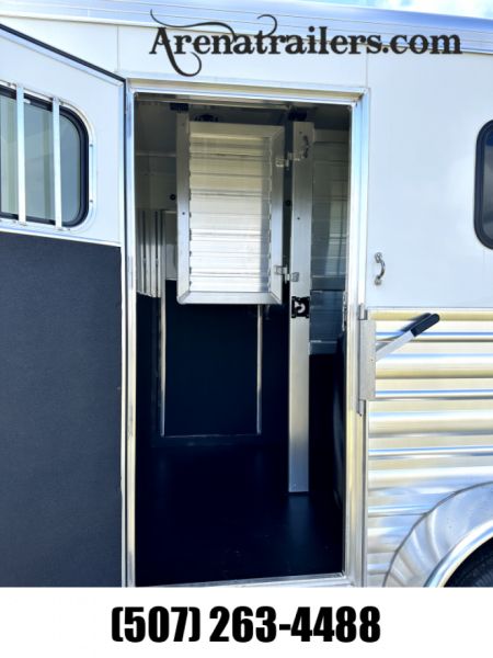 New 2024 Cimarron Trailers 2H BP Straight Load Horse Trailer