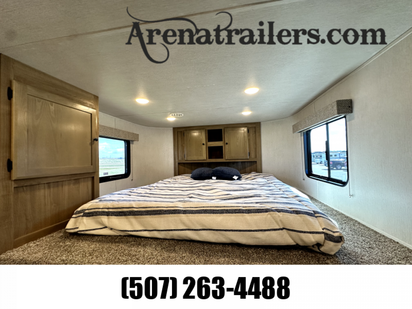 New 2025 Lakota 4H 13' LQ AC8413 Horse Trailer