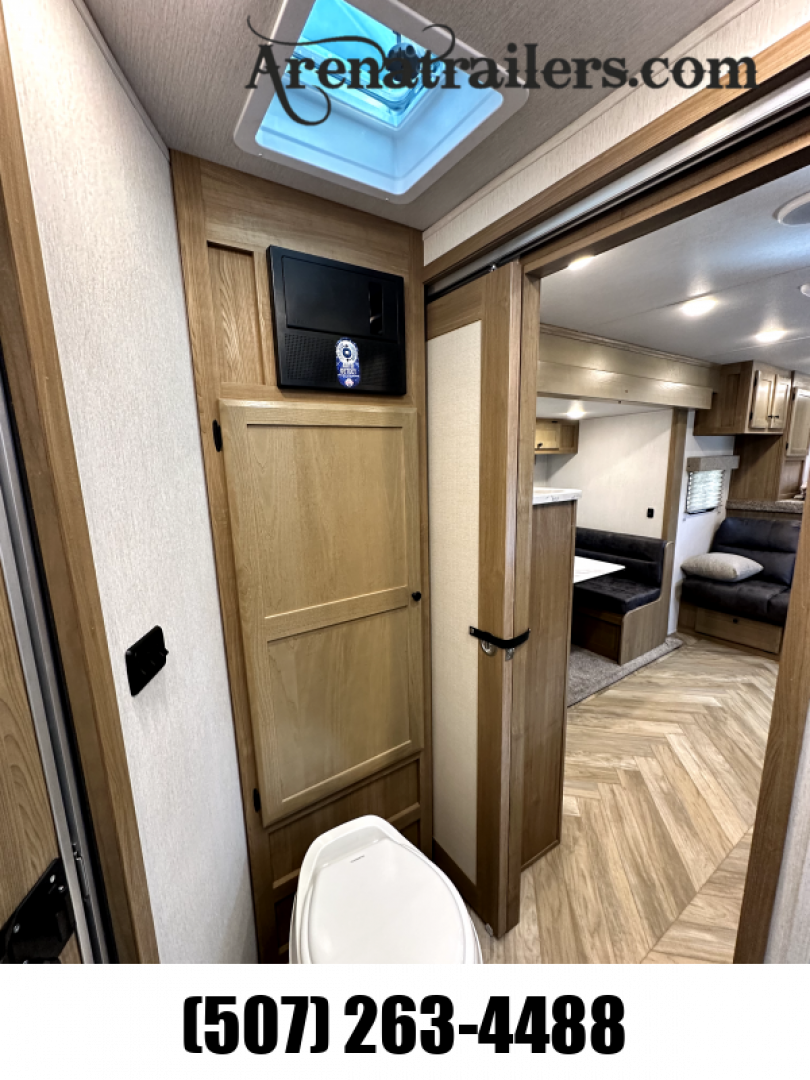 New 2025 Lakota 4H 13' LQ AC8413 Horse Trailer