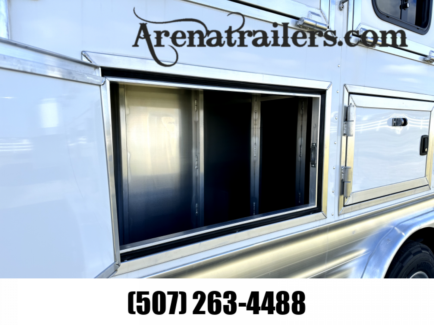 New 2025 Lakota 4H 13' LQ AC8413 Horse Trailer