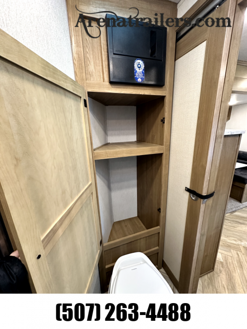 New 2025 Lakota 4H 13' LQ AC8413 Horse Trailer