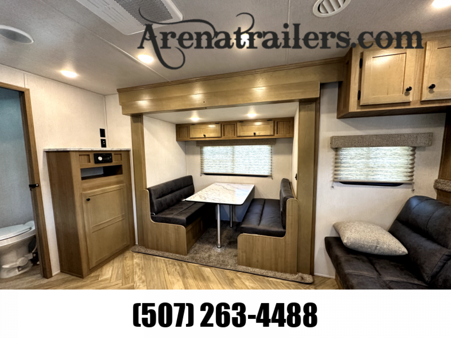 New 2025 Lakota 4H 13' LQ AC8413 Horse Trailer
