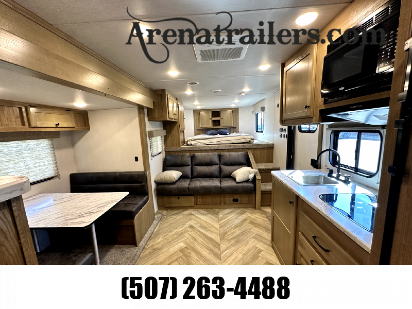 New 2025 Lakota 4H 13' LQ AC8413 Horse Trailer