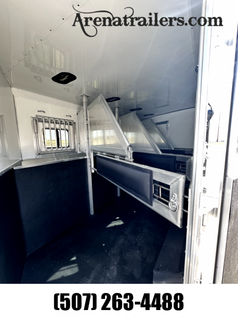 New 2025 Lakota 4H 13' LQ AC8413 Horse Trailer