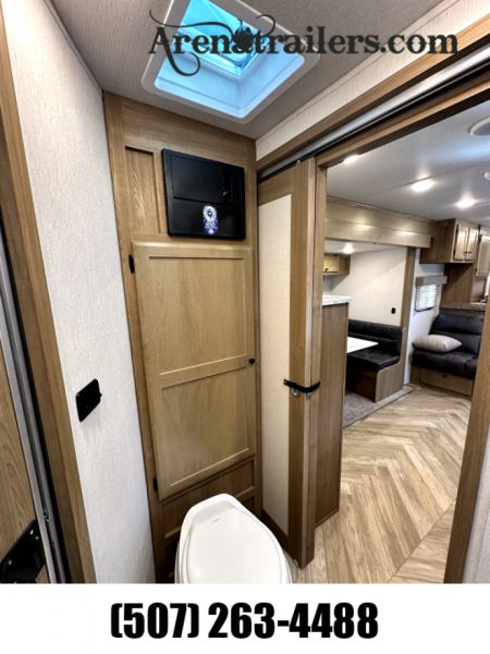 New 2025 Lakota 4H 13' LQ AC8413 Horse Trailer