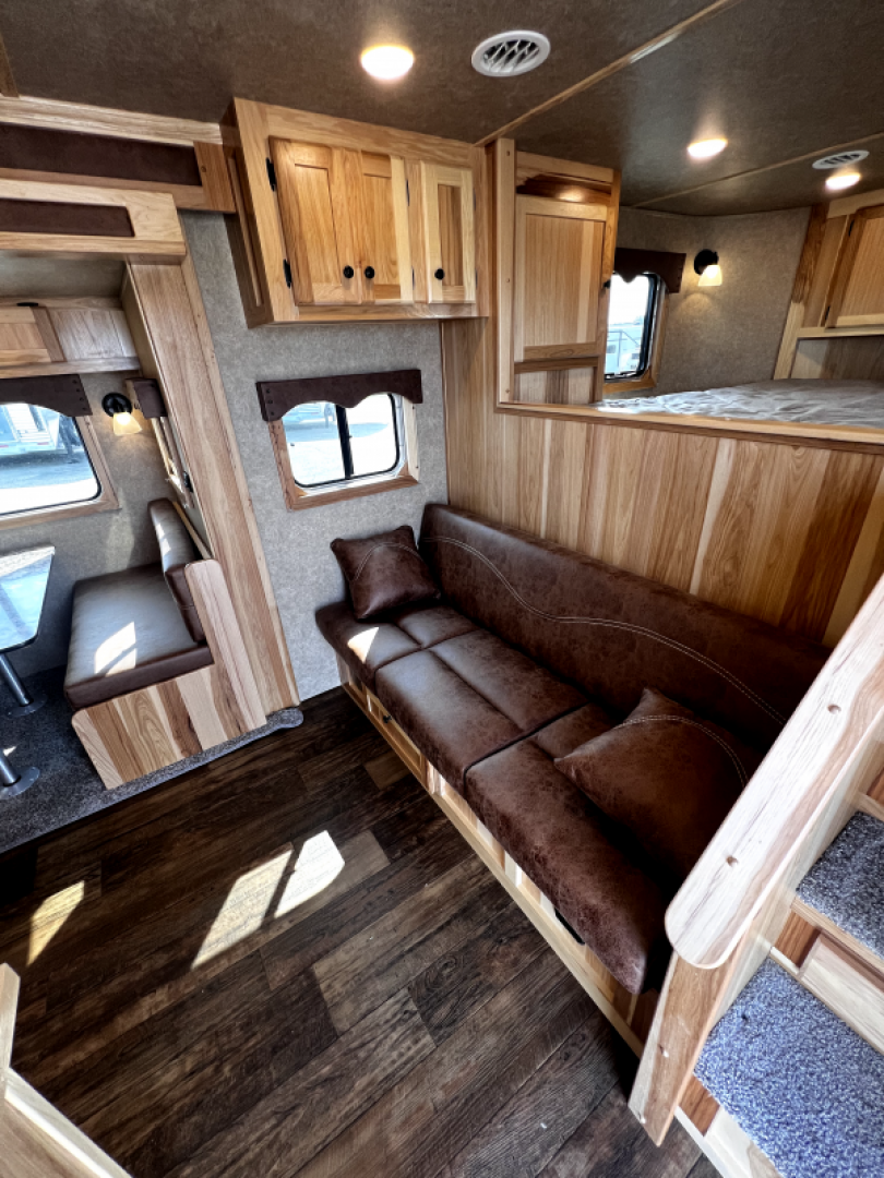 New 2024 Lakota 4H 13' LQ C8413SR Horse Trailer