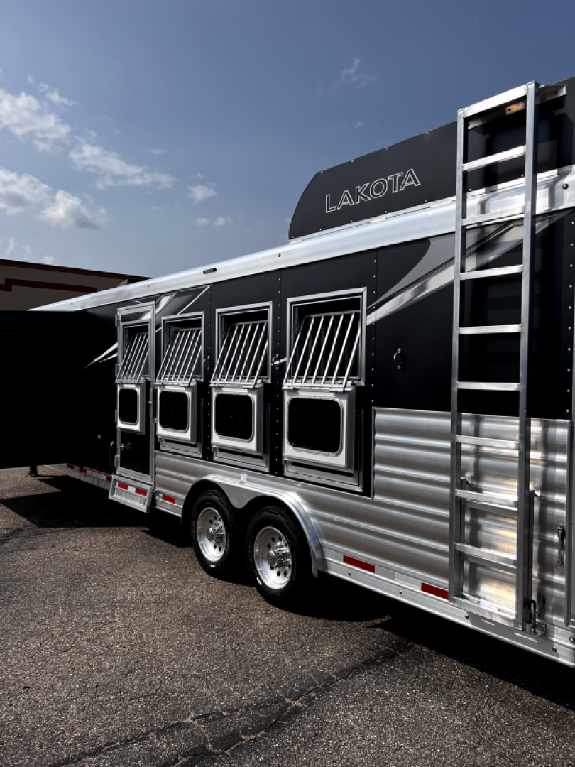 New 2024 Lakota 4H 13' LQ C8413SR Horse Trailer