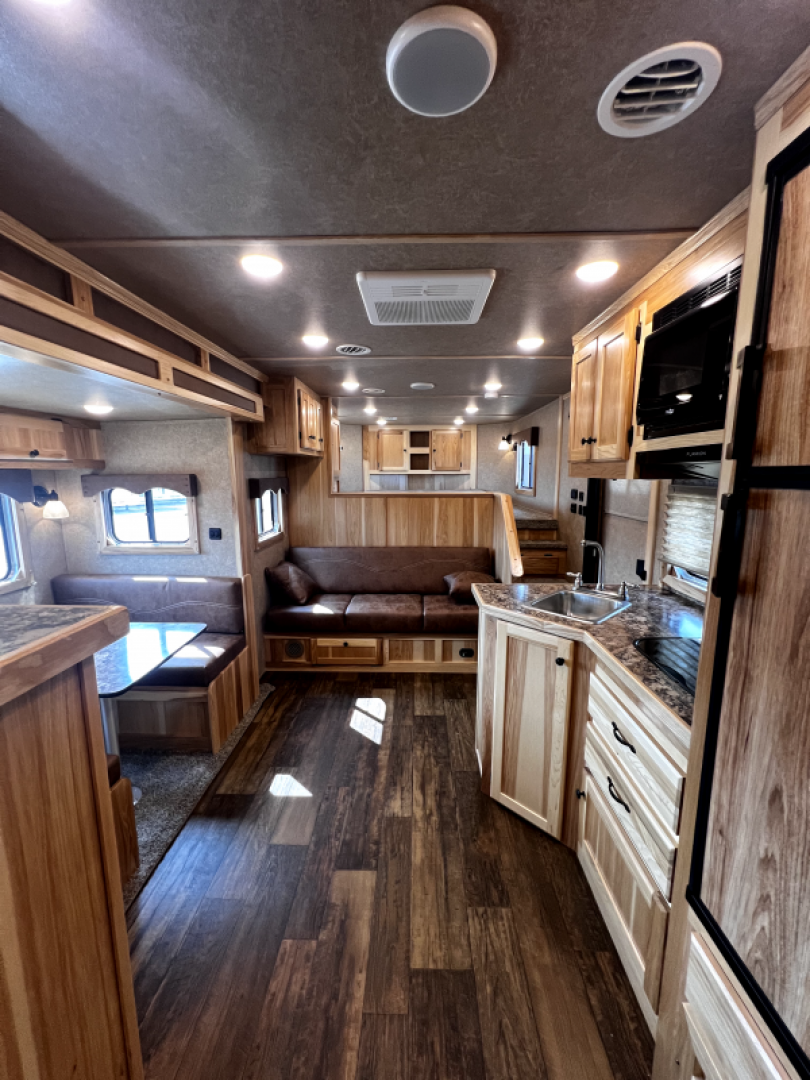 New 2024 Lakota 4H 13' LQ C8413SR Horse Trailer