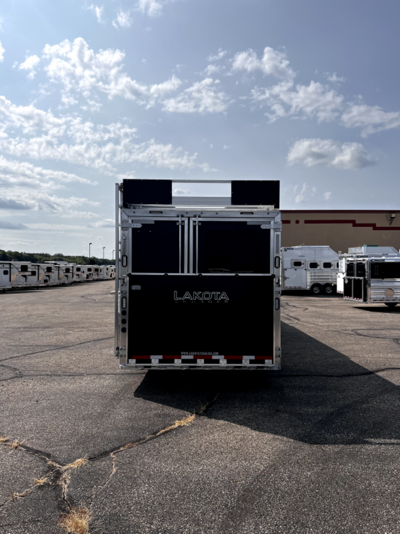 New 2024 Lakota 4H 13' LQ C8413SR Horse Trailer