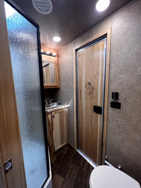 New 2024 Lakota 4H 13' LQ C8413SR Horse Trailer