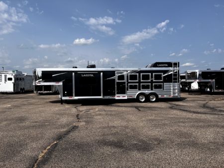 New 2024 Lakota 4H 13' LQ C8413SR Horse Trailer