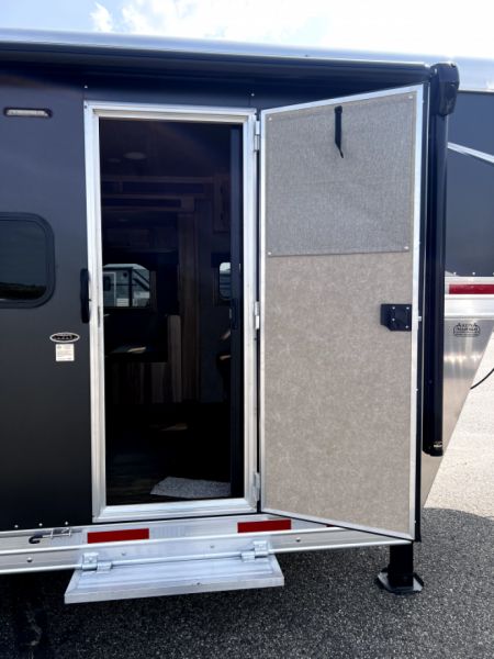 New 2024 Lakota 4H 13' LQ C8413SR Horse Trailer