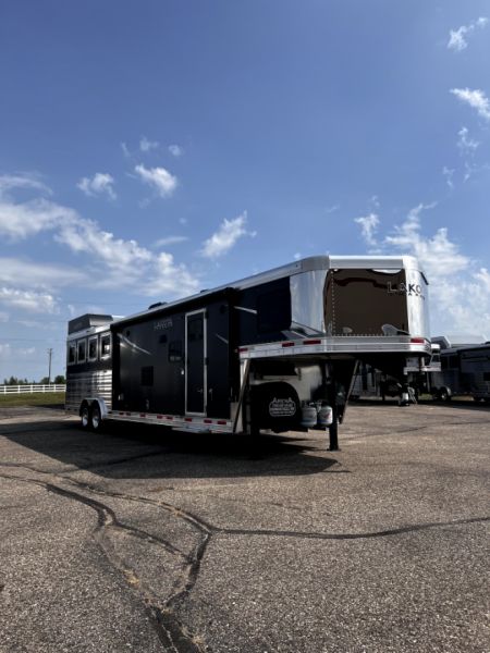 New 2024 Lakota 4H 13' LQ C8413SR Horse Trailer