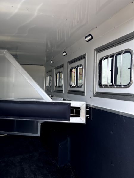New 2024 Lakota 4H 13' LQ C8413SR Horse Trailer