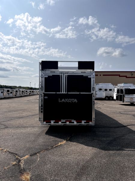 New 2024 Lakota 4H 13' LQ C8413SR Horse Trailer