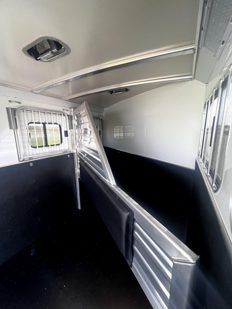 New 2024 Cimarron Trailers 2H BP RTG Horse Trailer