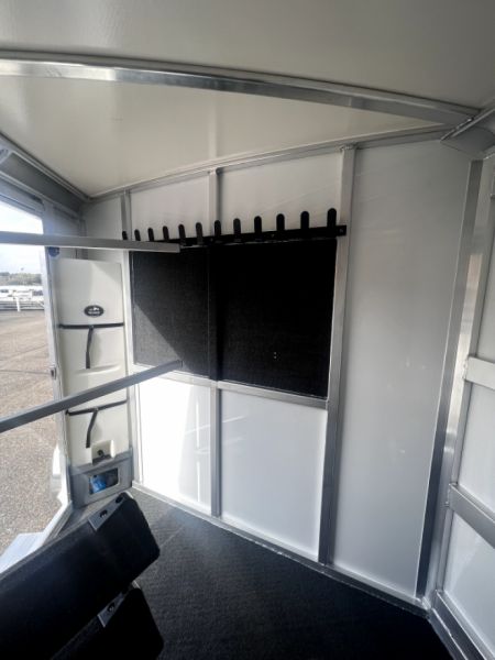New 2024 Cimarron Trailers 2H BP RTG Horse Trailer