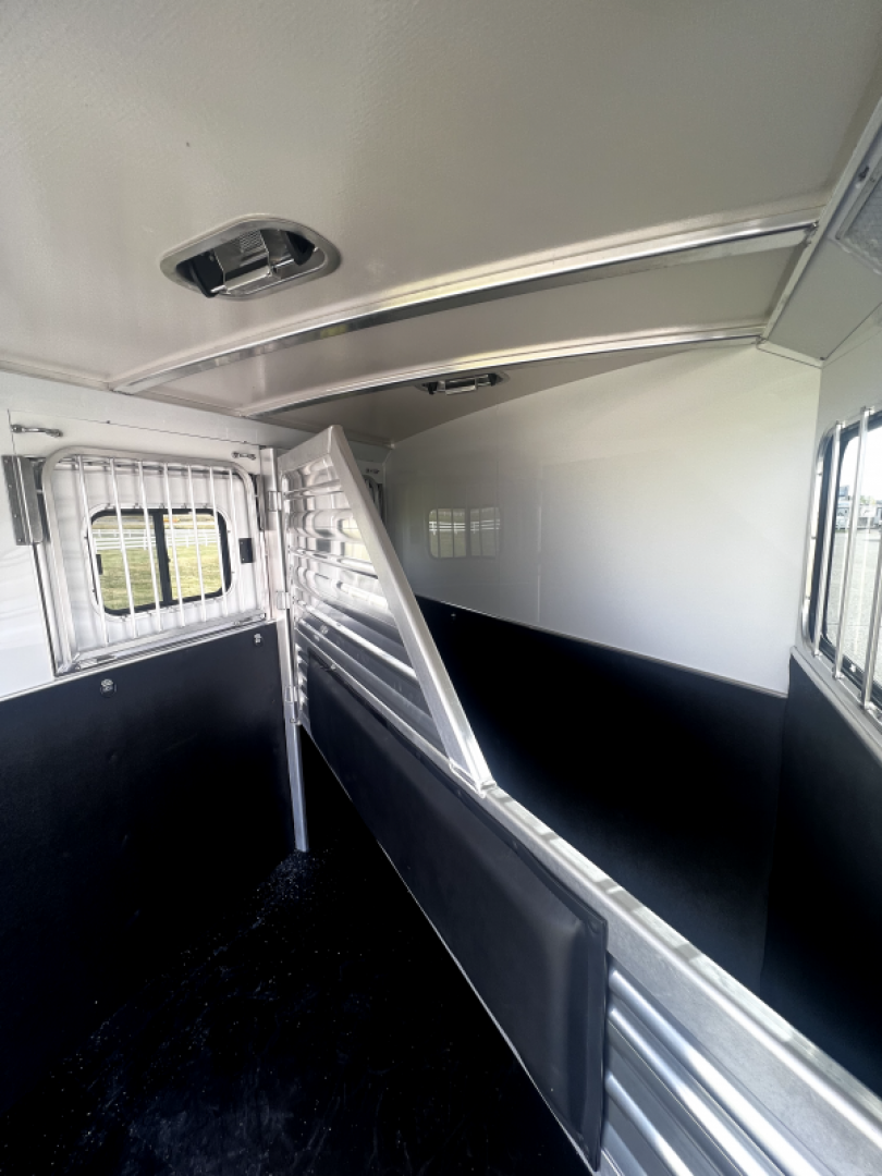 New 2024 Cimarron Trailers 2H BP RTG Horse Trailer