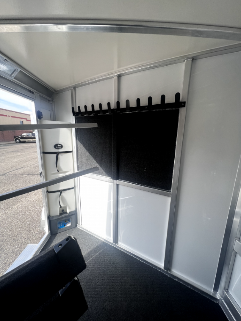 New 2024 Cimarron Trailers 2H BP RTG Horse Trailer