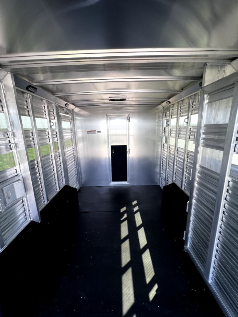 New 2024 Lakota 14' LE 13' LQ LE81413 Horse Trailer