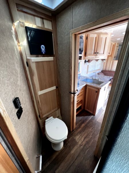 New 2024 Lakota 14' LE 13' LQ LE81413 Horse Trailer