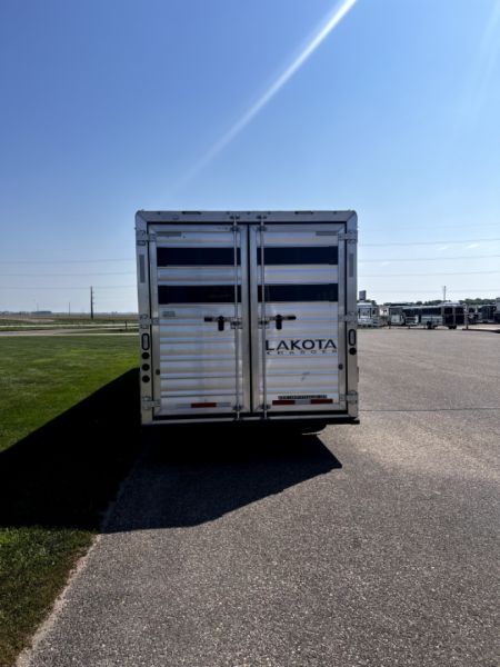 New 2024 Lakota 14' LE 13' LQ LE81413 Horse Trailer