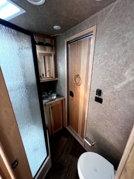 New 2024 Lakota 14' LE 13' LQ LE81413 Horse Trailer