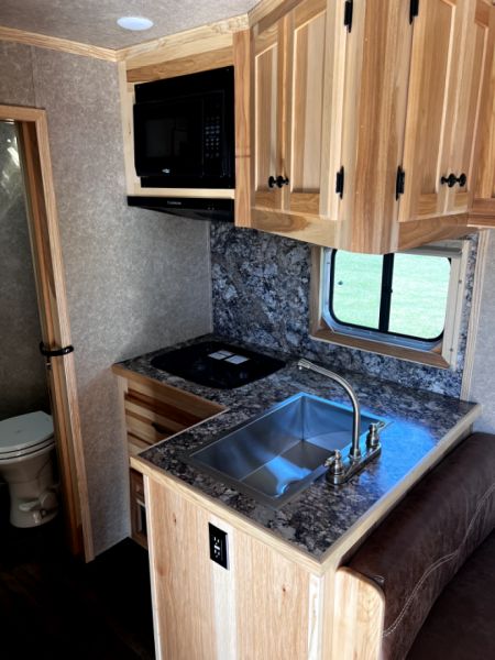 New 2024 Lakota 14' LE 13' LQ LE81413 Horse Trailer