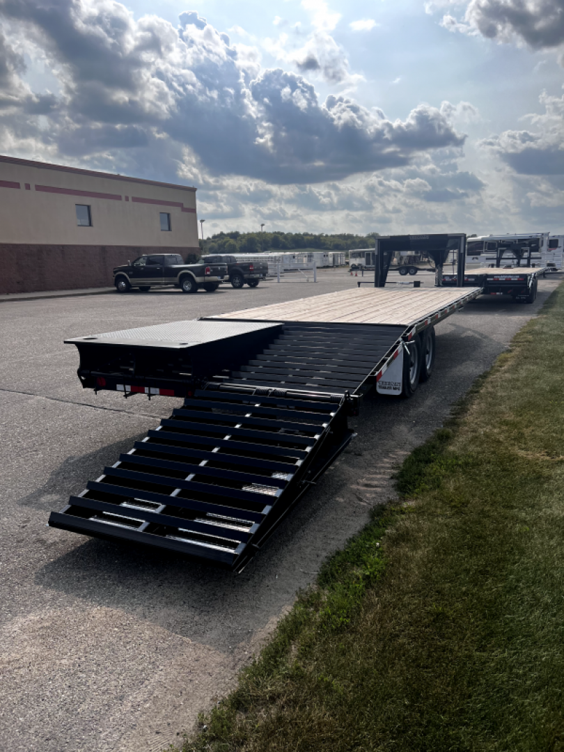 New 2023 Titan Trailers 26' Ruff Neck GN Flatbed Trailer