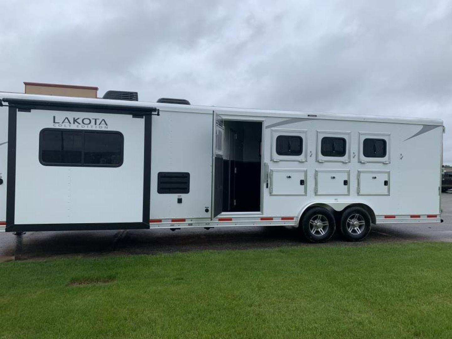 New 2023 Lakota 4 Horse 13' LQ Colt Horse Trailer