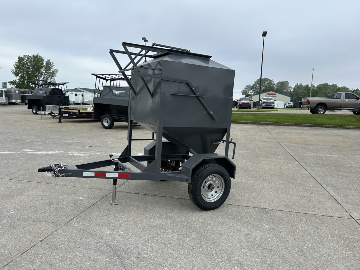 New 2026 Other 1 Ton Bulk Feed Buggy Livestock Equipment