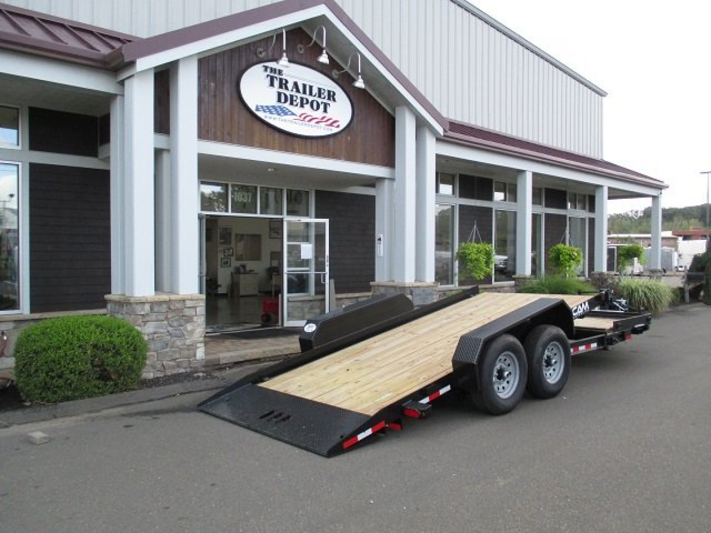 New CAM Superline 6’9″ X 21′ SPLIT TILT EQUIPMENT HAULER 15.4K
