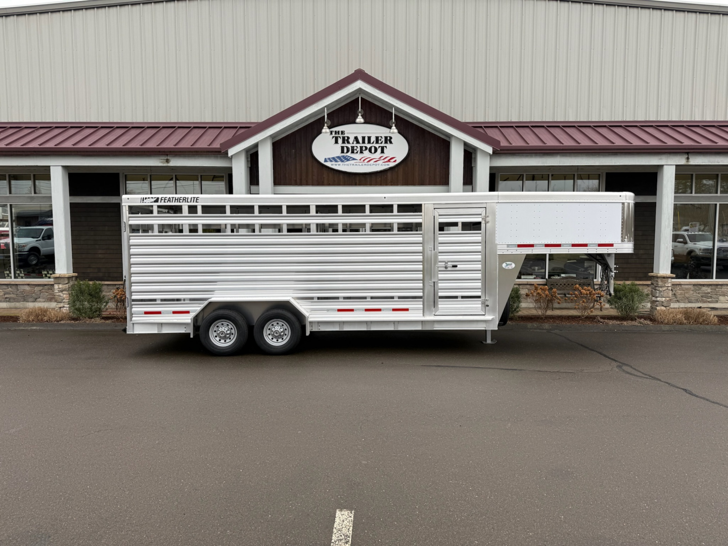 New Featherlite 7' x 20' Gooseneck Livestock Trailer 14K