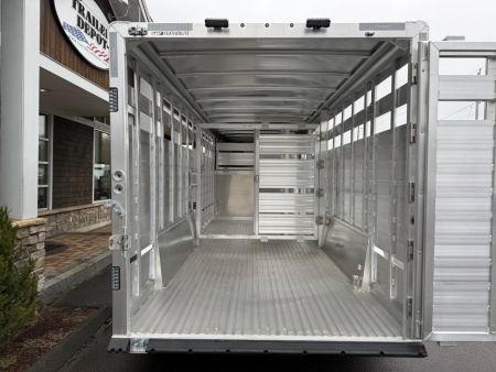 New Featherlite 7' x 20' Gooseneck Livestock Trailer 14K