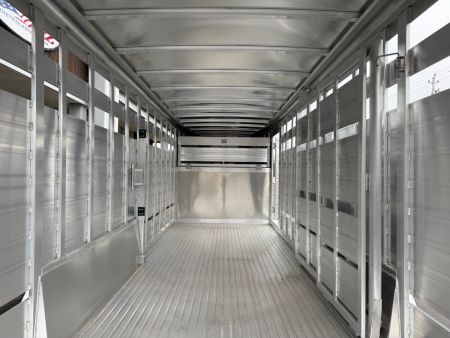 New Featherlite 7' x 20' Gooseneck Livestock Trailer 14K