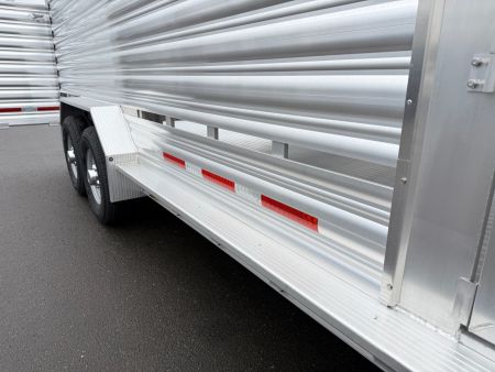 New Featherlite 7' x 20' Gooseneck Livestock Trailer 14K