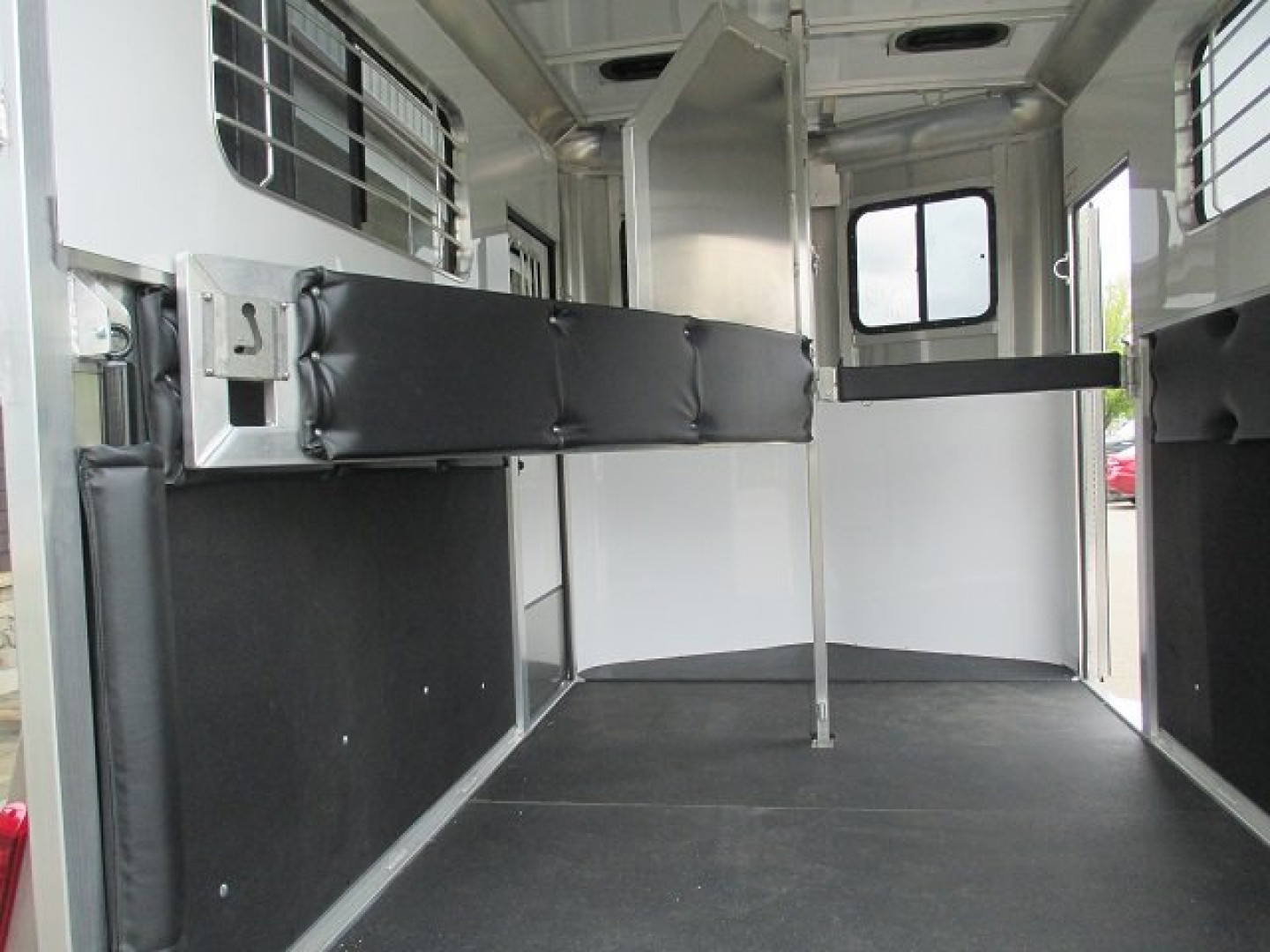 New KINGSTON 2-HORSE STRAIGHT LOAD BUMPER PULL TRAILER
