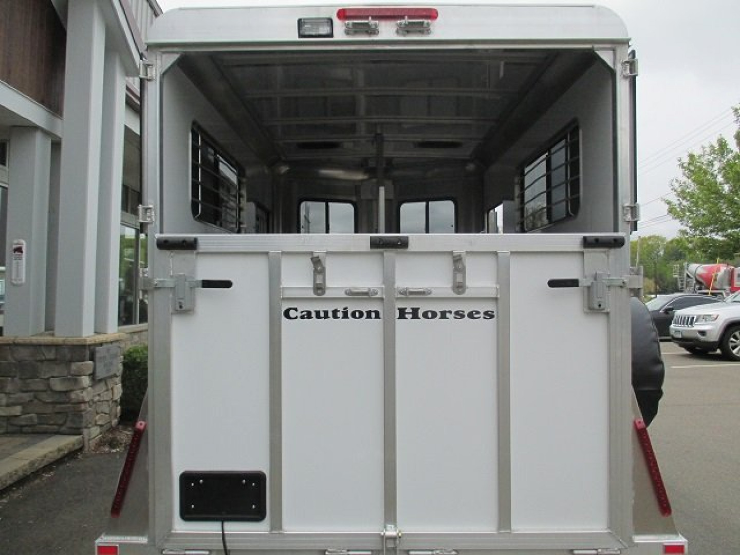New KINGSTON 2-HORSE STRAIGHT LOAD BUMPER PULL TRAILER