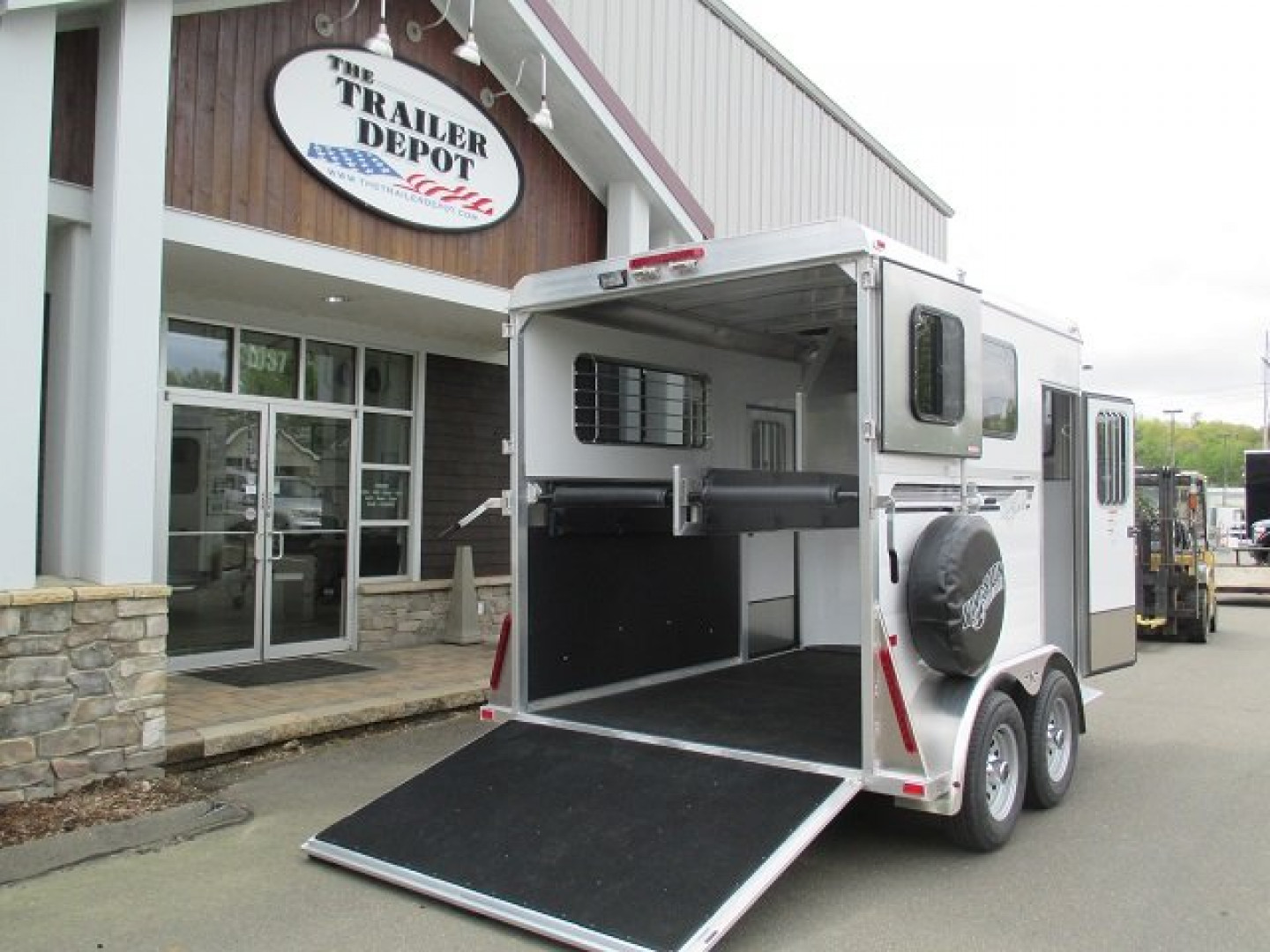 New KINGSTON 2-HORSE STRAIGHT LOAD BUMPER PULL TRAILER