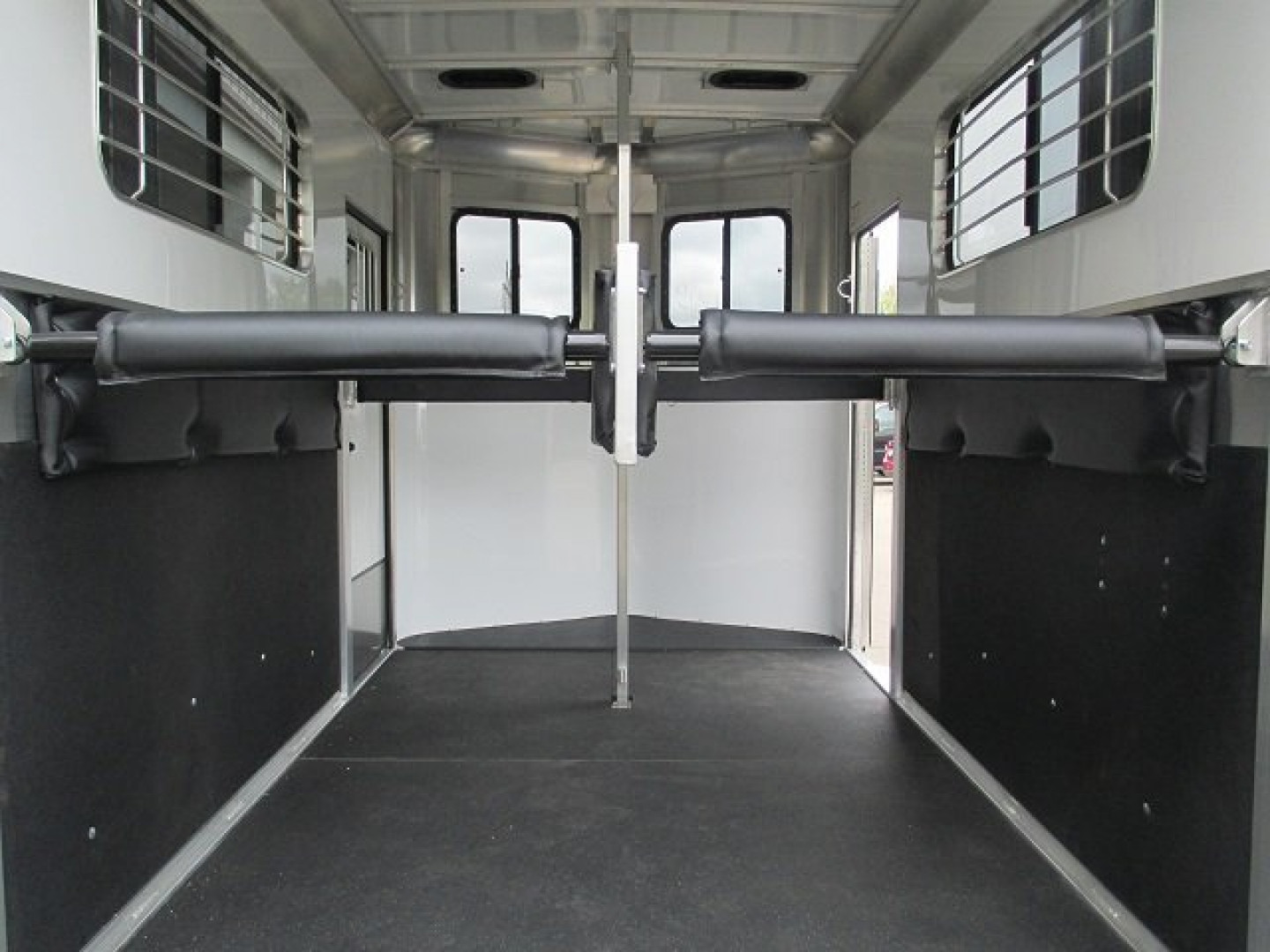 New KINGSTON 2-HORSE STRAIGHT LOAD BUMPER PULL TRAILER