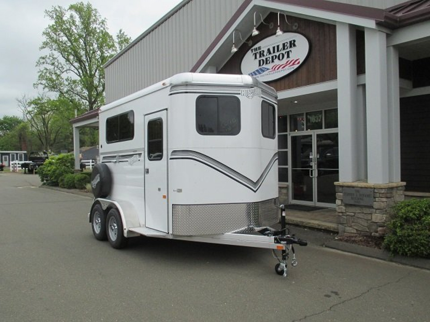 New KINGSTON 2-HORSE STRAIGHT LOAD BUMPER PULL TRAILER