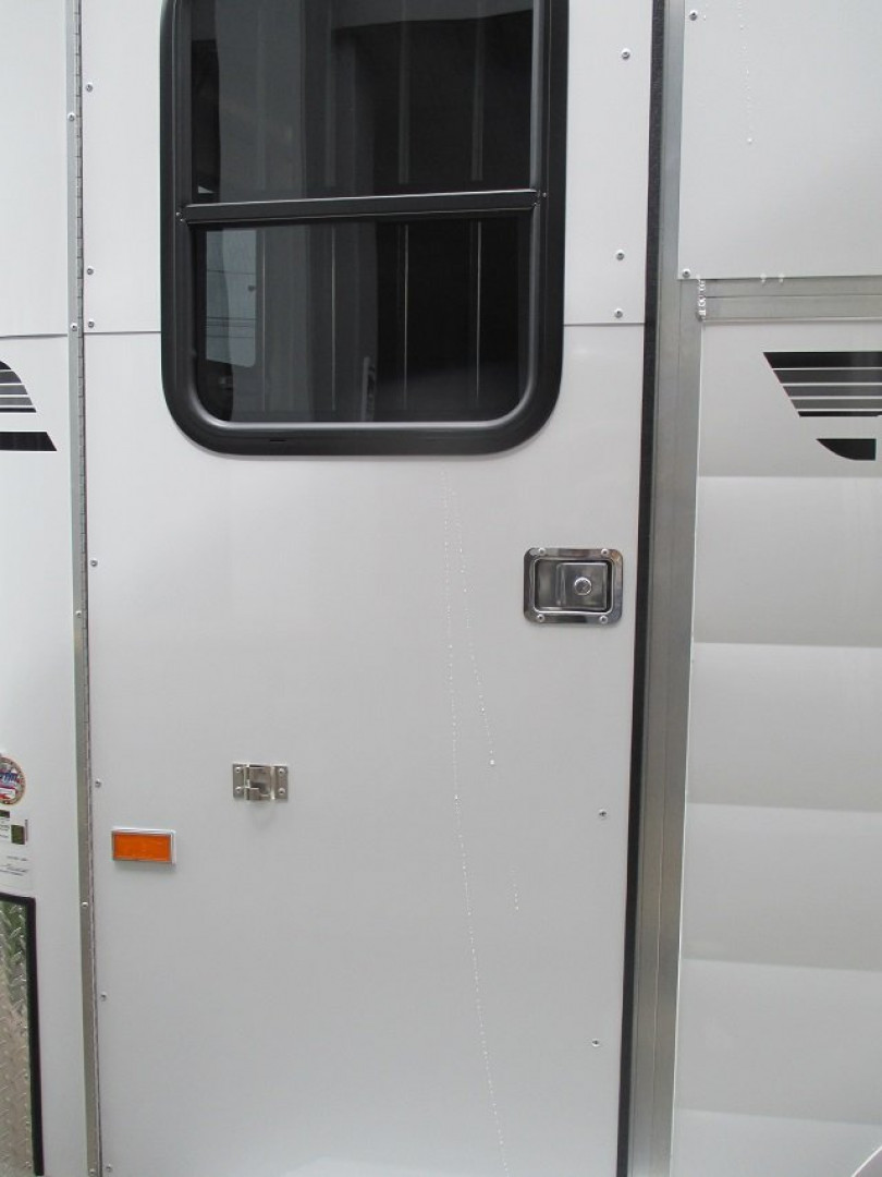 New KINGSTON 2-HORSE STRAIGHT LOAD BUMPER PULL TRAILER