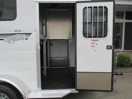 New KINGSTON 2-HORSE STRAIGHT LOAD BUMPER PULL TRAILER