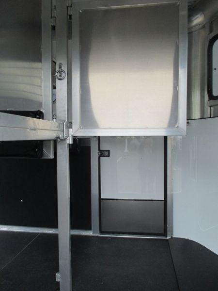 New KINGSTON 2-HORSE STRAIGHT LOAD BUMPER PULL TRAILER