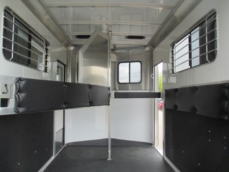 New KINGSTON 2-HORSE STRAIGHT LOAD BUMPER PULL TRAILER