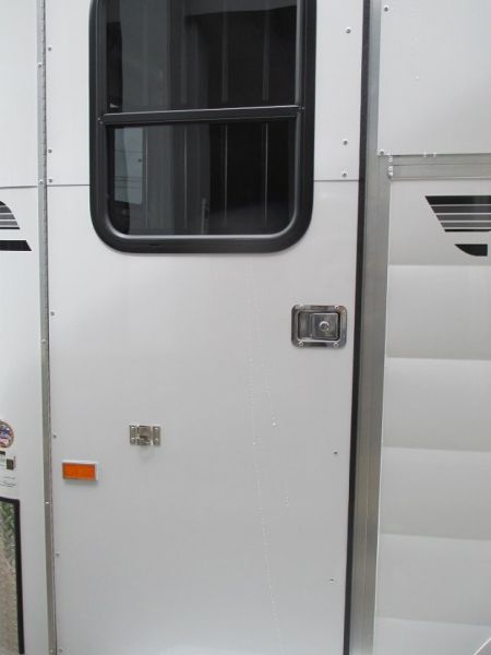 New KINGSTON 2-HORSE STRAIGHT LOAD BUMPER PULL TRAILER